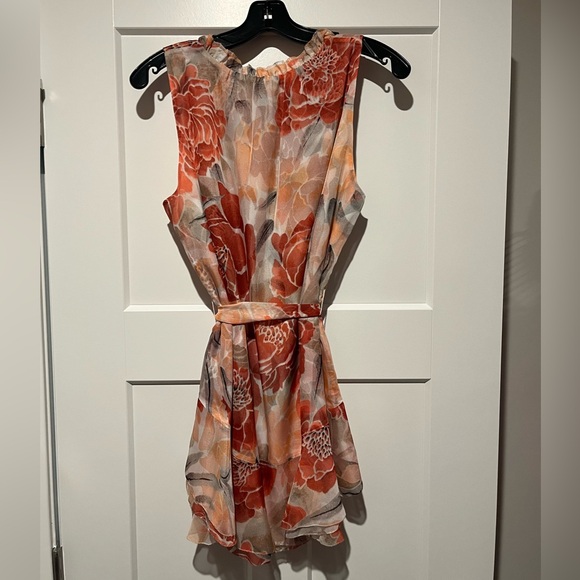 WHITE HOUSE BLACK MARKET SLEEVELESS PRINT RUFFLE TUNIC SIZE MEDIUM NWT! - Picture 5 of 6